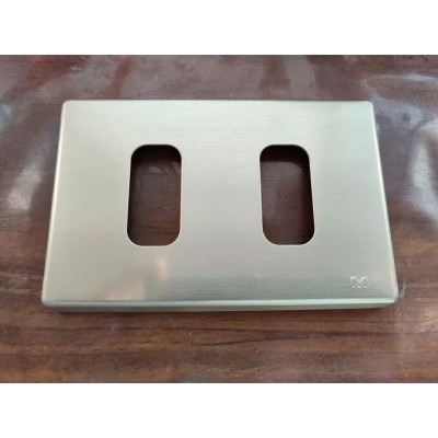 Placca in alluminio color oro 2 posti/fori Legrand Molveno GL2000