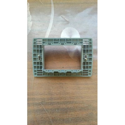 Supporto Telaio 3 posti Bticino serie Luna C4703