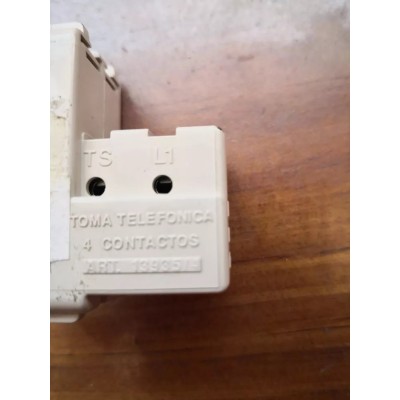 Presa telefonica 4 contatti RJ11 Bticino TEKNE art. 13935/4