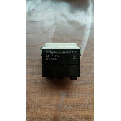 Presa Bipasso Bivalente 10A/16A Bticino Magic art. 5180