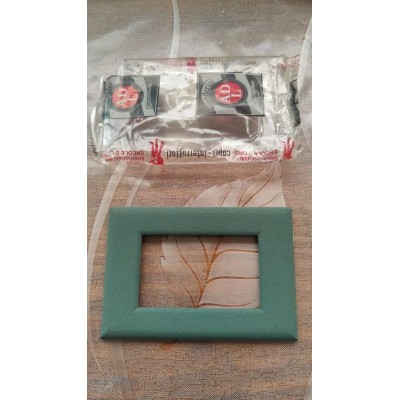 Placca verde in metallo ADL Fonderia 3 posti/fori per Vimar Idea