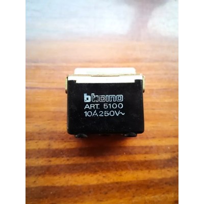 Presa bipolare di sicurezza 2P+T Bticino serie Magic art. 5100
