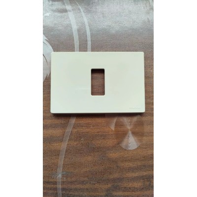 Placca in plastica beige 1 posto/foro Bticino Magic art. 10255