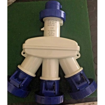 Adattatore triplo 2P+T S/CAVO IP66 16A SCAME art. 606.3505-062