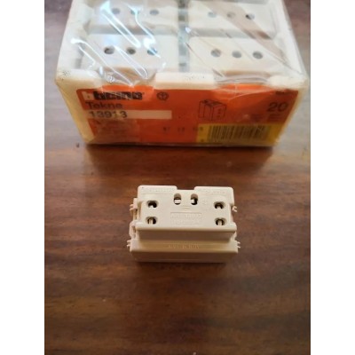 Nr. 5 Prese 10A 2P+T Bticino TEKNE art. 13913