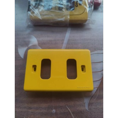 Placca gialla supporto in plastica 2 posti/fori Legrand Molveno GL2000