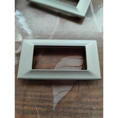 Placca in metallo grigio 4 posti ZAMA Legrand ERGO