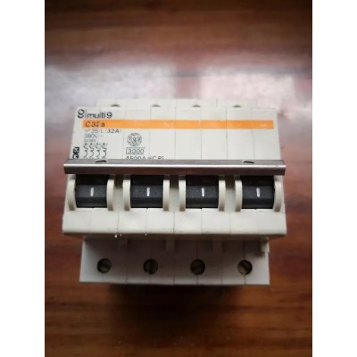Merlin Gerin Magnetotermico Multi 9 4P 32A 380V art. C32a