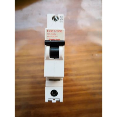 Bticino Magnetotermico in alternata 380V e in continua 125V art. E80T/380