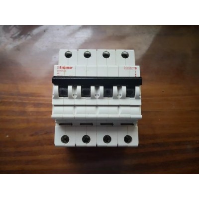 Bticino Btdin 3 Magnetotermico 32A 400V D843A/32