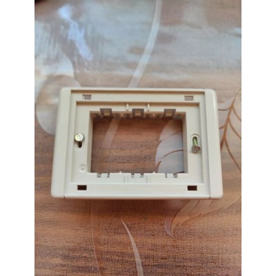 Supporto in resina 3 posti Tekne art. 13803