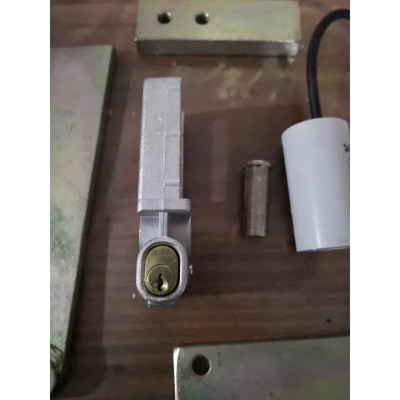 Kit piastre, serratura, chiavi e condensatore per motori RIB
