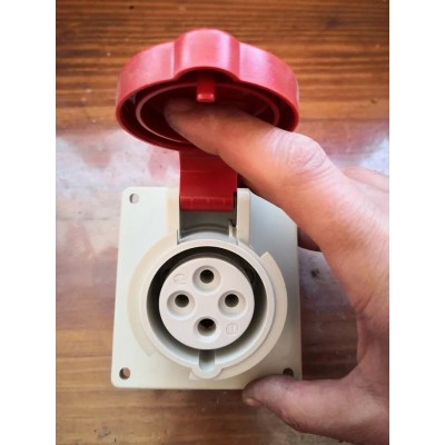Presa CEE da quadro 16A 380V + terra Form