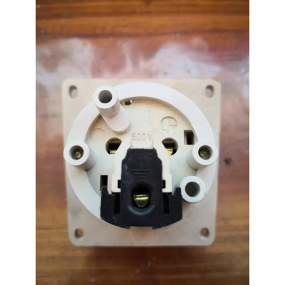 Presa CEE da quadro 32A 220V + terra Bticino
