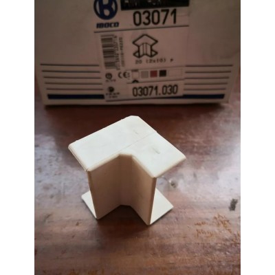Angolo interno per canalina 40x17 Bocchiotti Iboco art. 03071