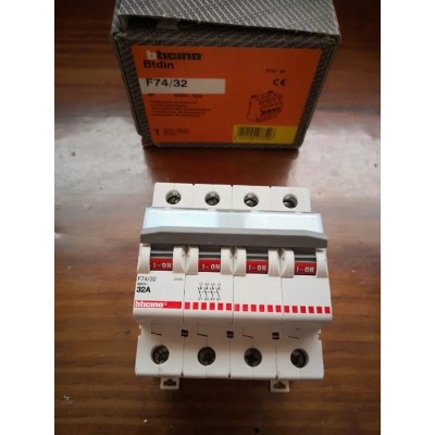 Bticino Btdin Sezionatore 4 moduli 32A 400V F74/32