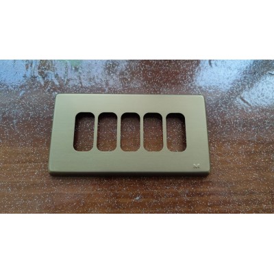 Placca in alluminio color bronzo 5 posti/fori Legrand Molveno GL2000