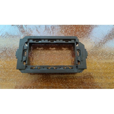 Supporto Telaio 3 posti Bticino Living Classic art. 4703 prima serie
