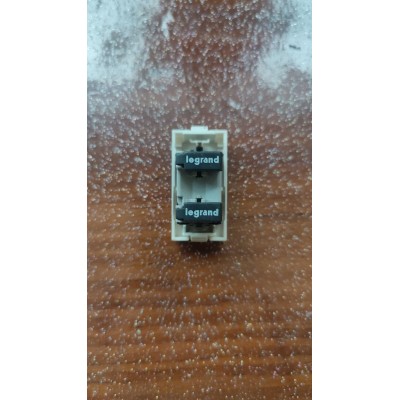 Presa LAN RJ45 Cat. 5e Legrand Cross art. 6870 82