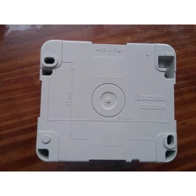 Scatola Bticino Idrobox 3 posti per frutti TEKNE art. 13968