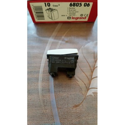 Deviatore Interruttore 16A Legrand Cross art. 6805 06
