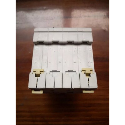 Merlin Gerin Magnetotermico Multi 9 4P 15A 380V art. C32N