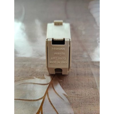 Connettore telefonico RJ12 trasmissione dati Bticino serie Magic art. 5973