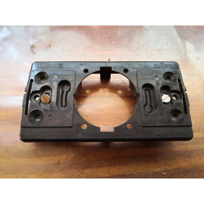 Supporto Telaio 3 posti per schuko Bticino Magic art. 18007