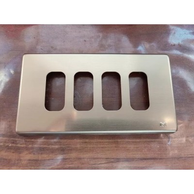Placca in alluminio color bronzo 4 posti/fori Legrand Molveno GL2000