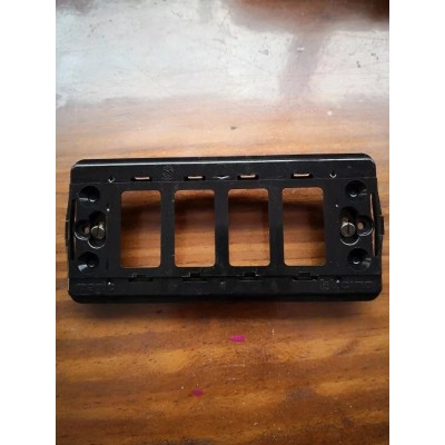 Supporto Telaio 4 posti/fori Bticino Magic art. 18004